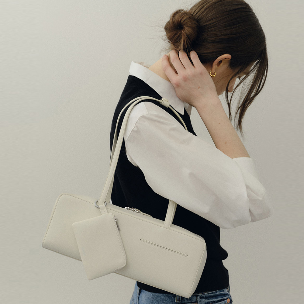 East West Bag Ivory  [New 10%]  Preorder 4월30일  / 순차발송  (정상가 258000원)